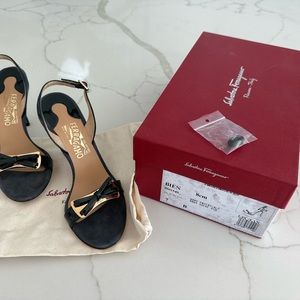 Ferragamo women’s sandals - navy - size 7